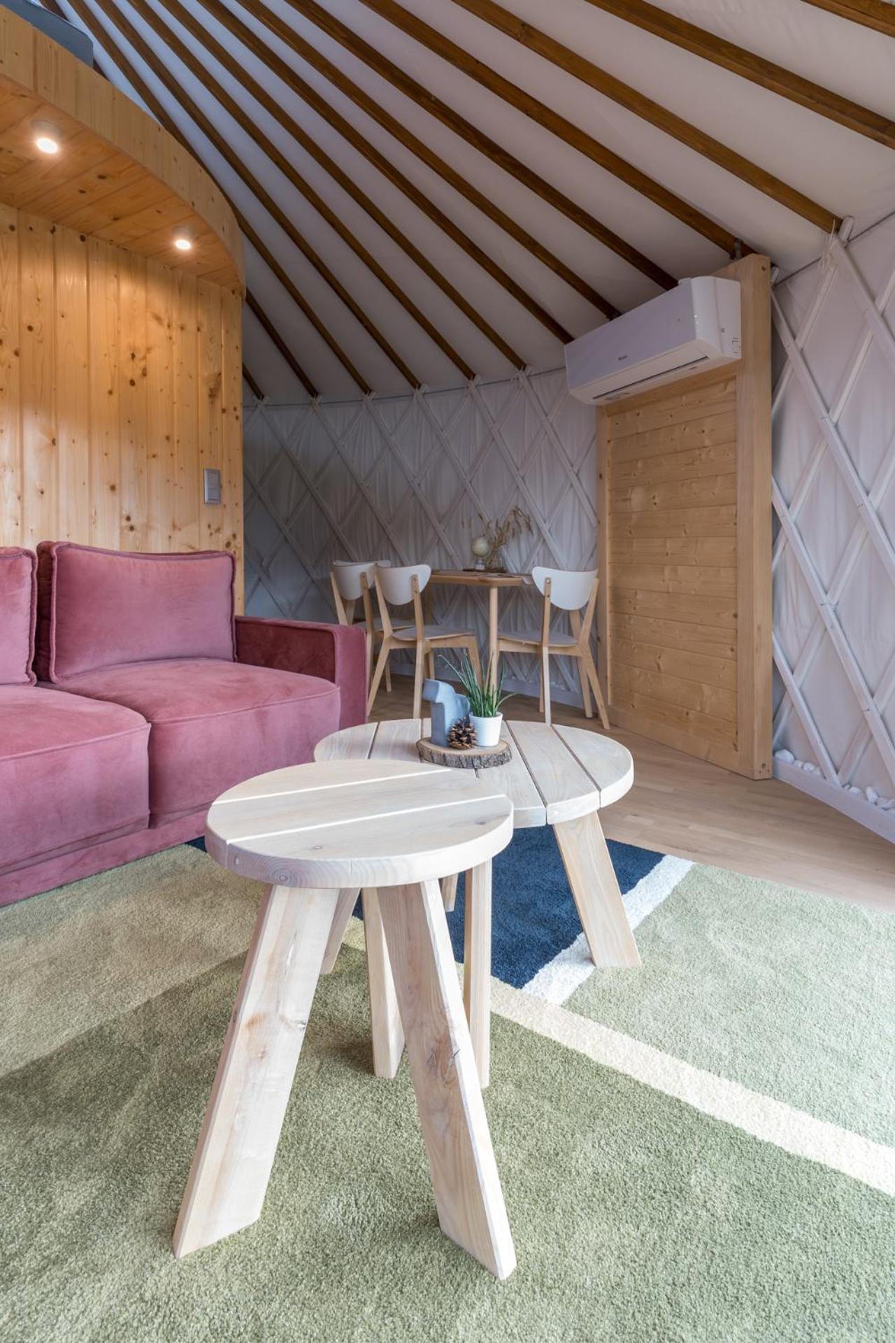 Gorski Glamping - Caloroczne Jurty Z Widokiem Tylmanowa Exterior photo